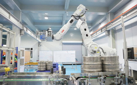 HỆ THỐNG PALLETIZER XẾP KEG BIA TỰ ĐỘNG CHO NHÀ MÁY SẢN XUẤT BIA